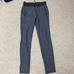 LULULEMON full length jogger pants size 4